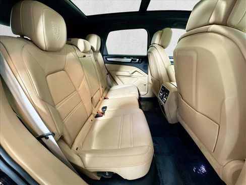 Used 2023 Porsche Cayenne AWD/4WD image 23