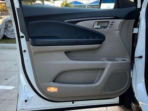 Used 2018 Honda Pilot Touring image 21