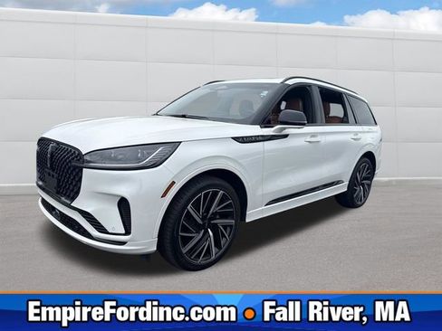 Used 2025 Lincoln Aviator Black Label w/ Jet Appearance Package AWD/4WD image 1