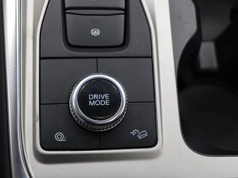 Used 2022 Ford Explorer XLT w/ Equipment Group 202A image 25