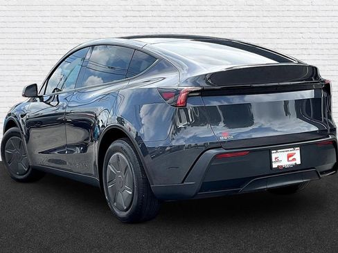 Used 2026 Tesla Model Y 2WD image 4