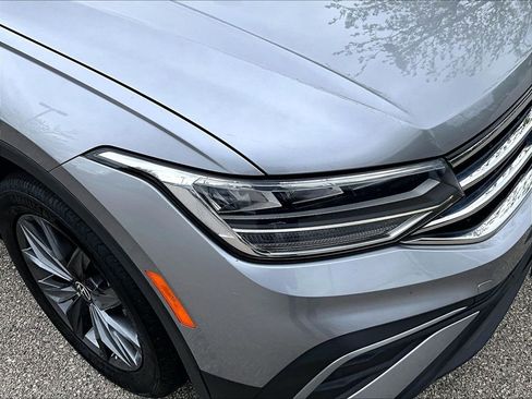 Used 2022 Volkswagen Tiguan SE AWD/4WD image 31
