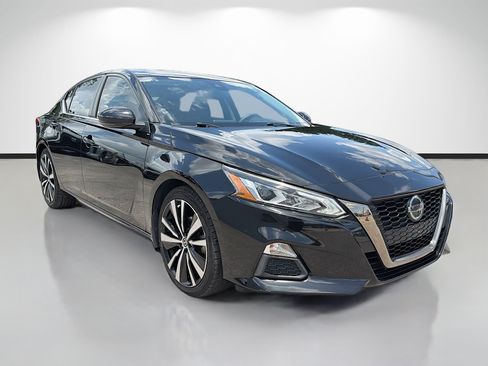 Used 2020 Nissan Altima 2.5 SR w/ Premium Package FWD image 1