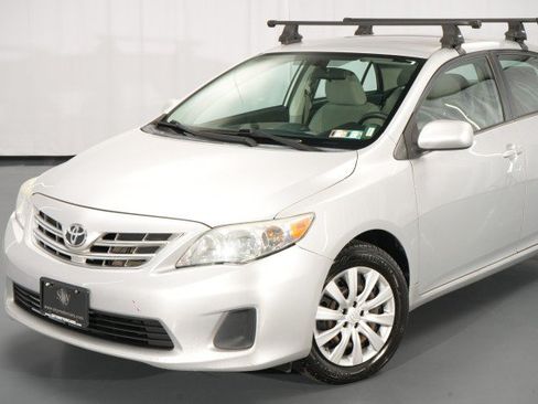 Used 2013 Toyota Corolla LE FWD image 4