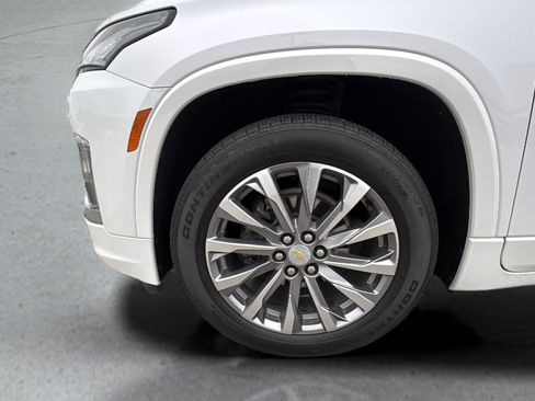 Used 2023 Chevrolet Traverse Premier image 24