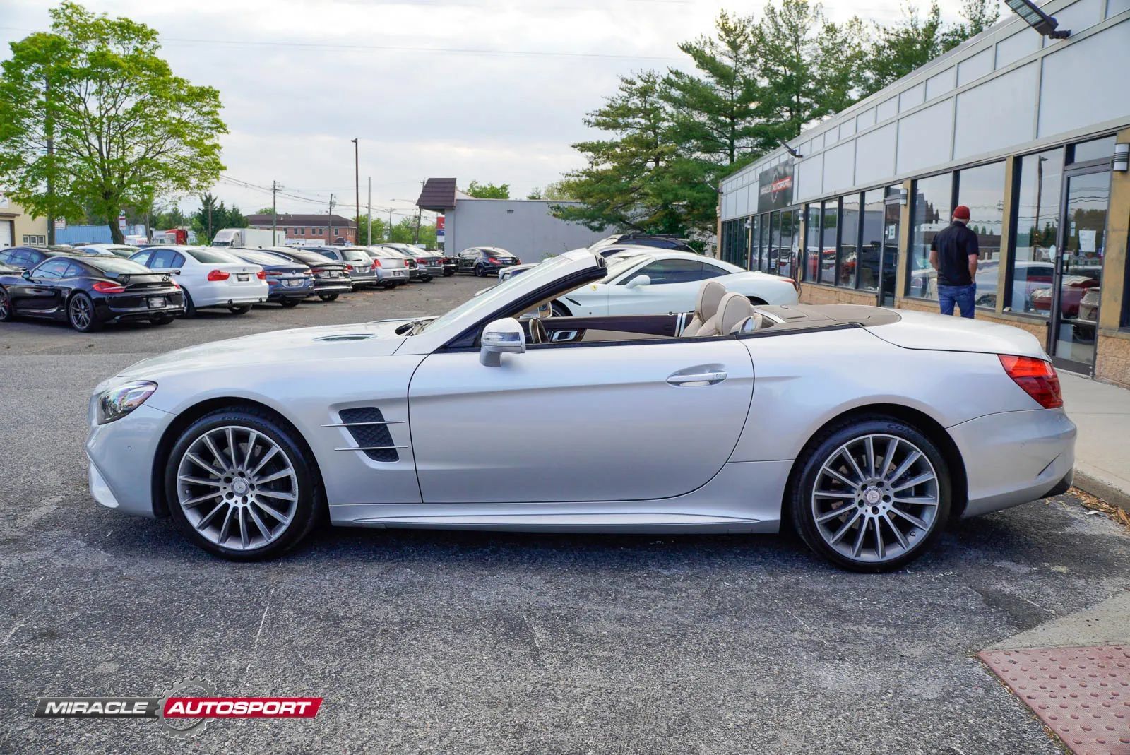 Used 2017 Mercedes-Benz SL 550 image 4
