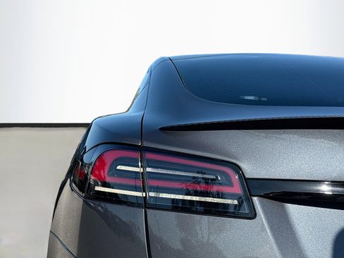 Used 2022 Tesla Model S Plaid image 10