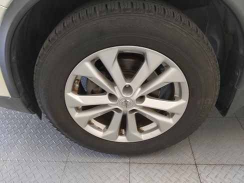 Used 2016 Nissan Rogue SV FWD image 31