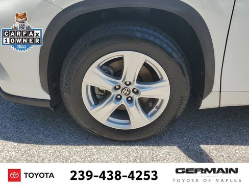 Used 2022 Toyota Highlander L FWD image 13