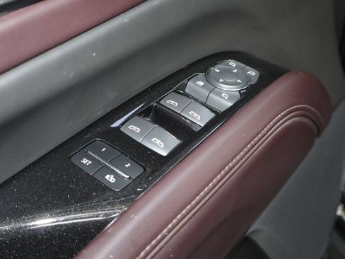 Used 2021 Cadillac Escalade Sport Platinum w/ Heavy-Duty Trailer Package AWD/4WD image 10