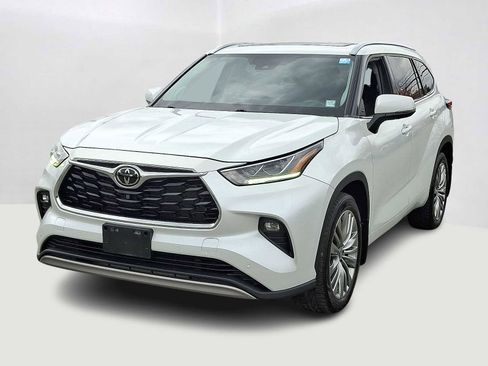 Certified 2022 Toyota Highlander Platinum image 1