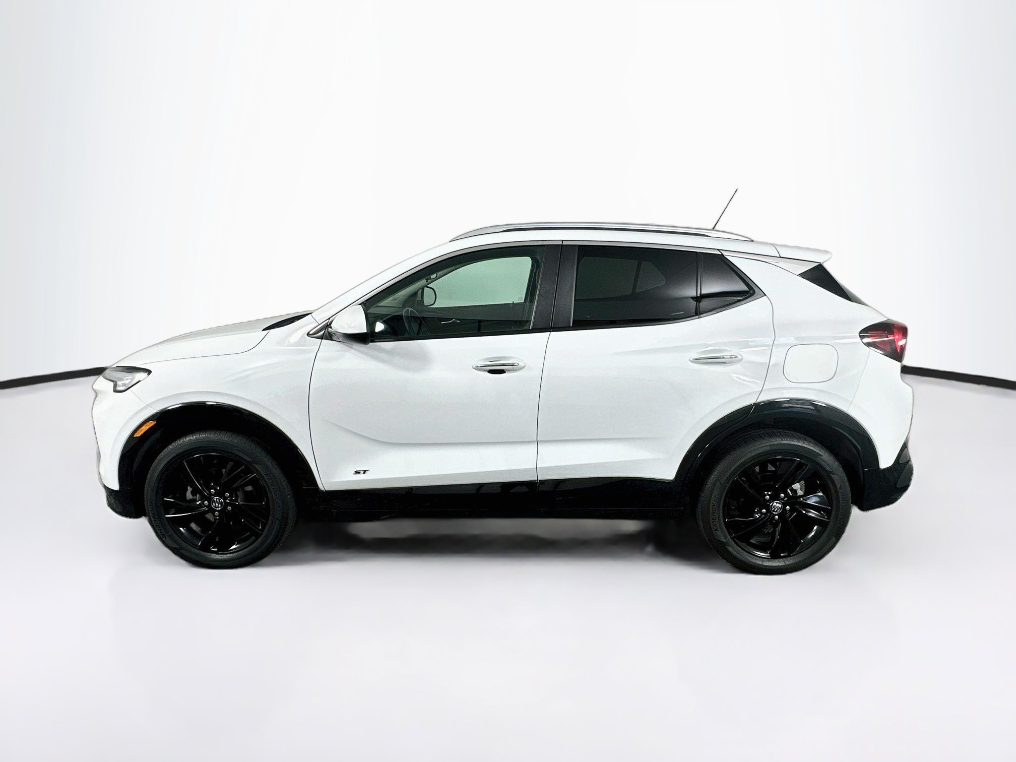 Used 2025 Buick Encore GX Sport Touring FWD image 4