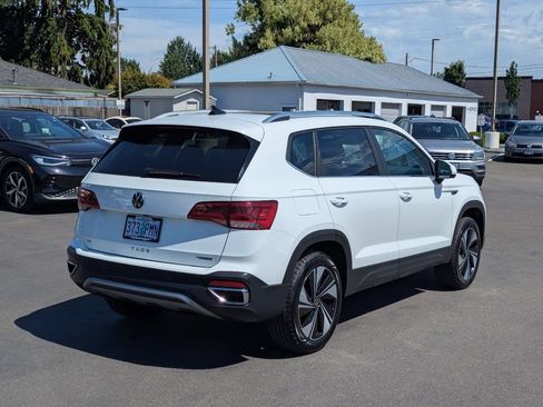 Used 2023 Volkswagen Taos SE AWD/4WD image 5