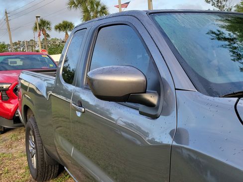 Used 2025 Nissan Frontier SV image 9