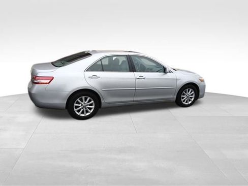 Used 2011 Toyota Camry LE image 4