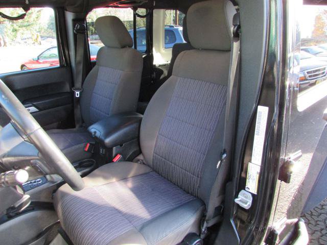 Used 2012 Jeep Wrangler Unlimited Sahara AWD/4WD image 8