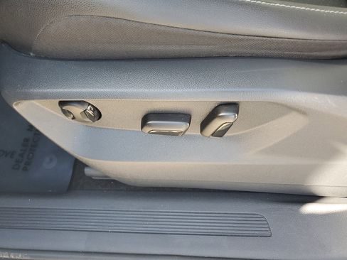 Used 2019 Volkswagen Tiguan SEL image 12