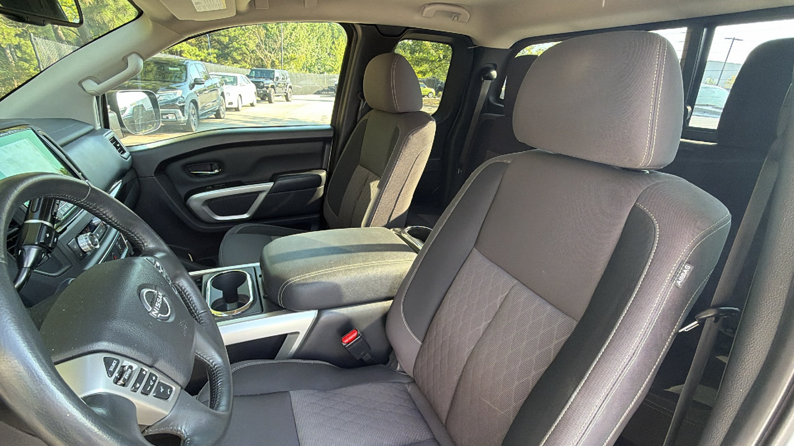 Used 2024 Nissan Titan SV AWD/4WD image 17