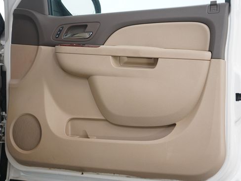 Used 2013 Chevrolet Avalanche LTZ image 9