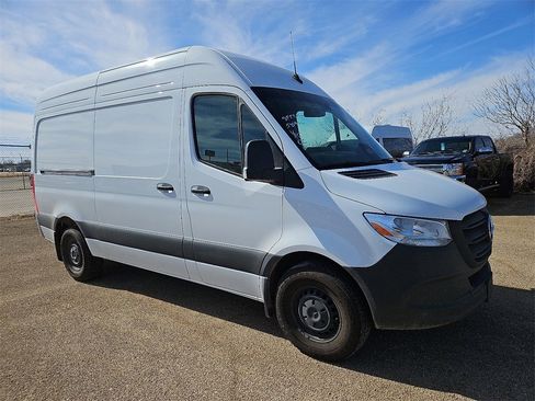 Used 2025 Mercedes-Benz Sprinter 2500 image 10