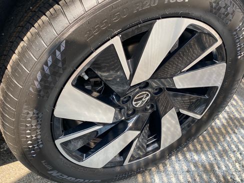 Certified 2024 Volkswagen Atlas Cross Sport SE AWD/4WD image 20