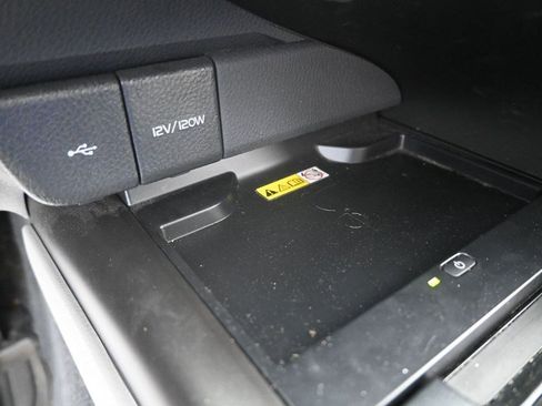 Used 2024 Toyota Camry XLE FWD image 27