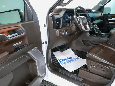Used 2022 GMC Sierra 1500 Denali w/ Denali Reserve Package AWD/4WD image 3