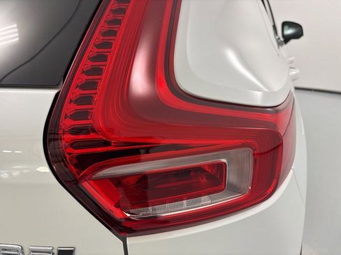 Used 2025 Volvo XC40 B5 Plus w/ Climate Package image 7