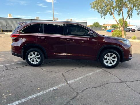 Used 2017 Toyota Highlander XLE image 10