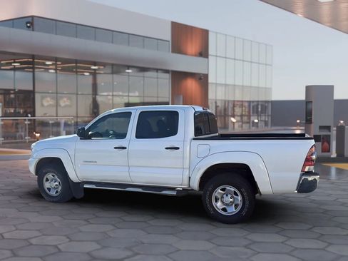 Used 2015 Toyota Tacoma PreRunner w/ SR5 Package image 4