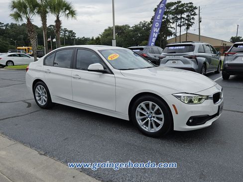 Used 2018 BMW 320i xDrive Sedan AWD/4WD image 7