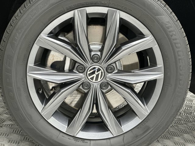 Used 2024 Volkswagen Tiguan SE AWD/4WD image 10