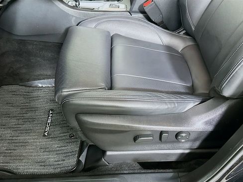 Used 2023 Subaru Ascent Limited AWD/4WD image 9