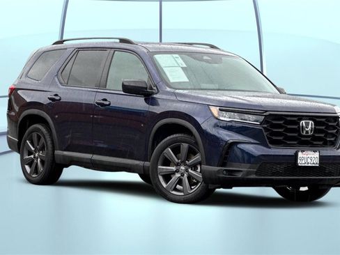 Certified 2025 Honda Pilot Sport image 2