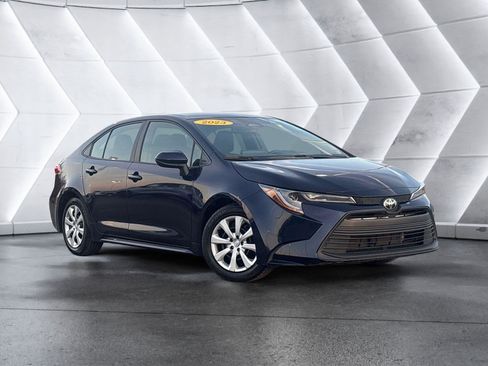 Used 2023 Toyota Corolla LE image 1
