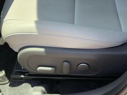 Used 2024 Hyundai Kona Limited FWD image 6