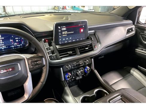 Used 2024 GMC Yukon SLT w/ SLT Luxury Package AWD/4WD image 7