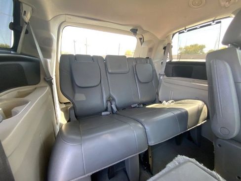 Used 2013 Volkswagen Routan SE image 21