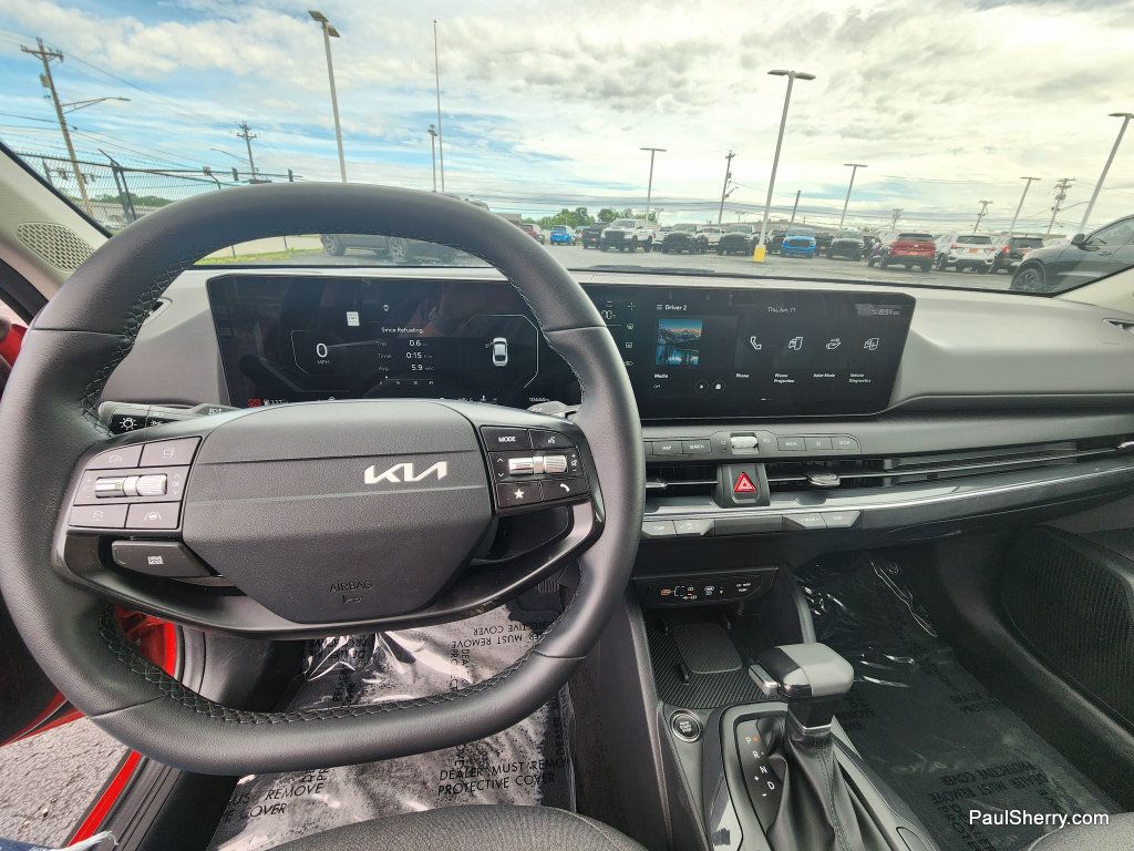 Used 2025 Kia K4 EX FWD image 33