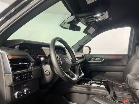 Used 2025 GMC Yukon XL Denali image 17