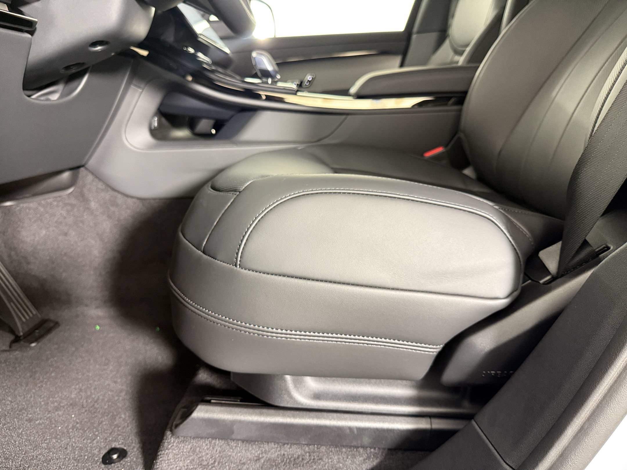 New 2027 Land Rover Range Rover Sport SE AWD/4WD image 5