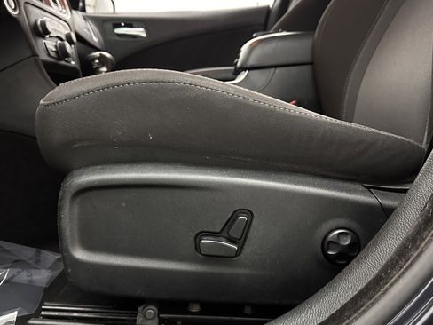 Used 2019 Dodge Charger SXT image 12