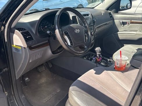 Used 2010 Hyundai Santa Fe SE FWD image 2