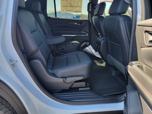 New 2026 Chevrolet Traverse Z71 w/ Enhanced Driving Package AWD/4WD image 32