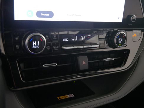 Used 2025 Toyota Highlander Limited image 23