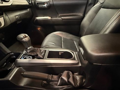 Used 2021 Toyota Tacoma Limited image 36