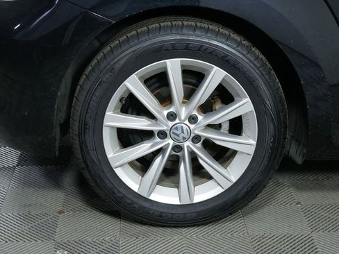 Used 2018 Volkswagen Beetle 2.0T SE image 11