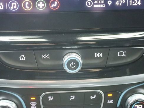 Used 2022 Chevrolet Traverse LT image 30