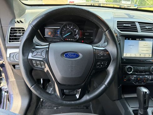 Used 2017 Ford Explorer XLT w/ Equipment Group 202A FWD image 25