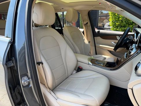 Used 2020 Mercedes-Benz GLC 300 w/ Parking Assistance Package image 37